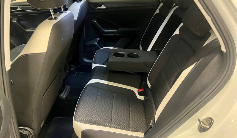 VOLKSWAGEN T-ROC full