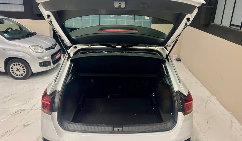 VOLKSWAGEN T-ROC full
