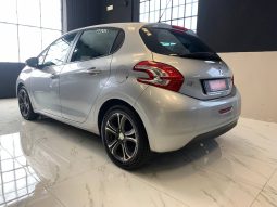 PEUGEOT 208 full