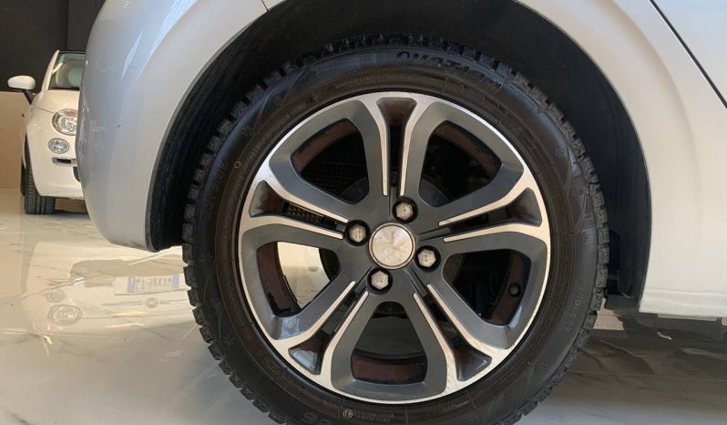 PEUGEOT 208 full