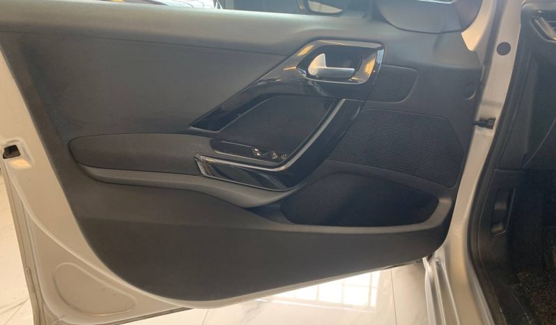 PEUGEOT 208 full