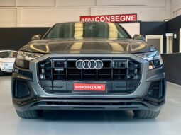 AUDI Q8 full