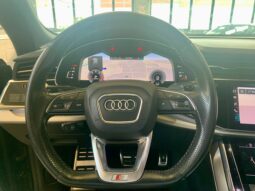AUDI Q8 full