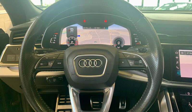 AUDI Q8 full