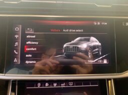 AUDI Q8 full