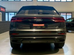 AUDI Q8 full