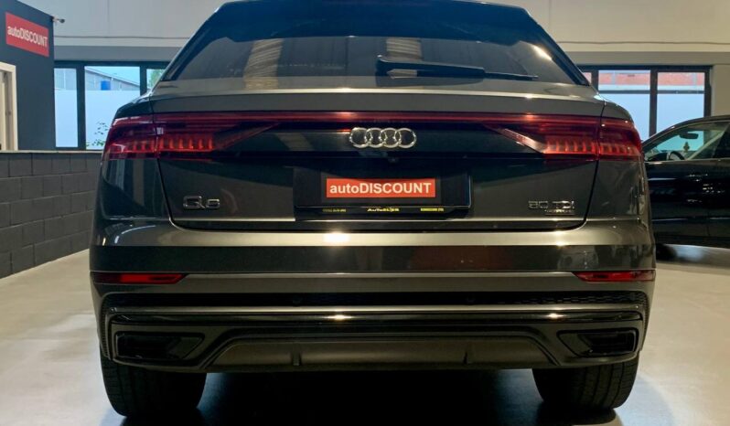 AUDI Q8 full
