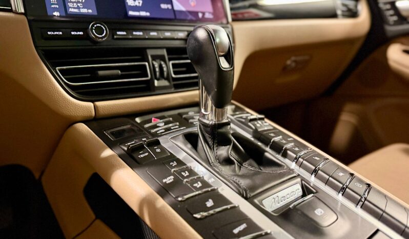 PORSCHE MACAN full