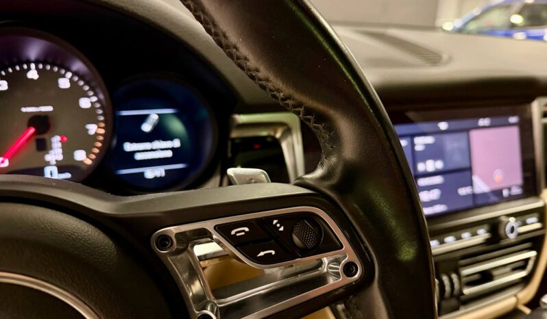PORSCHE MACAN full