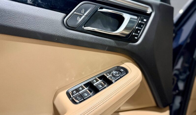 PORSCHE MACAN full