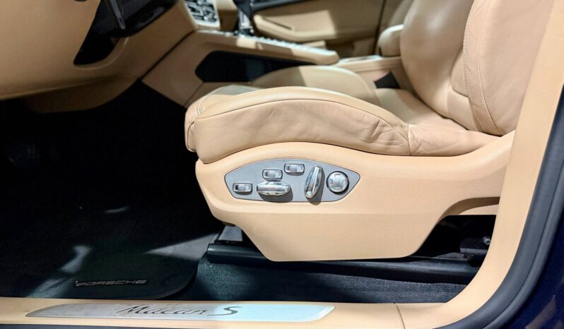PORSCHE MACAN full