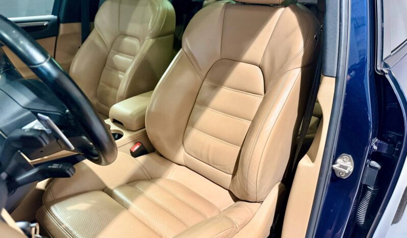 PORSCHE MACAN full