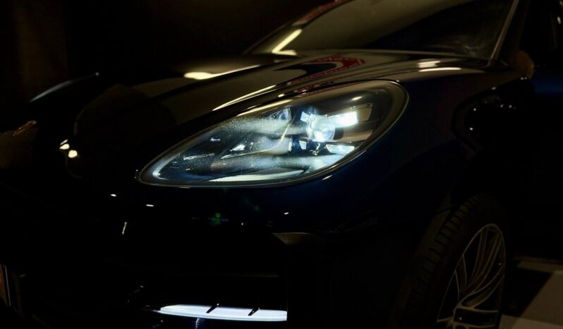 PORSCHE MACAN full