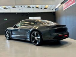 PORSCHE TAYCAN full